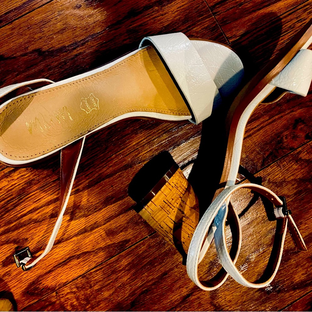 Super cute crinkle patent sandals by MiiM.